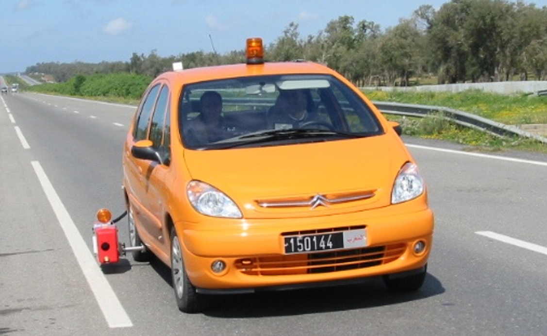 Véhicule ECODYN du CNER mesurant le marquage routier